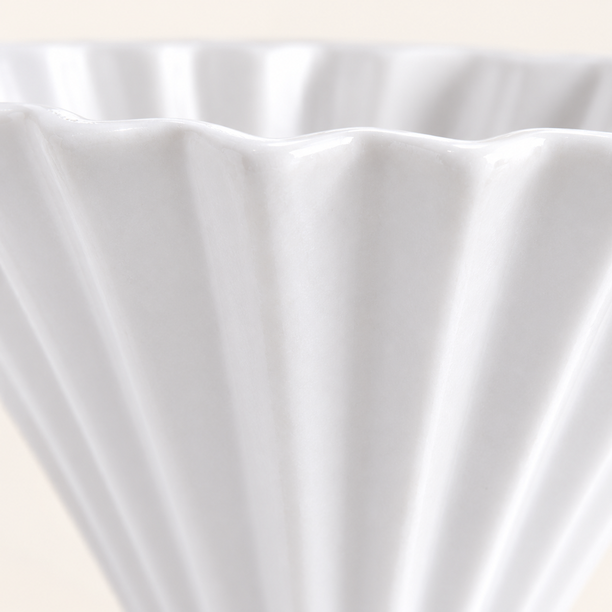 Ceramic pour-over coffee dripper, material detail