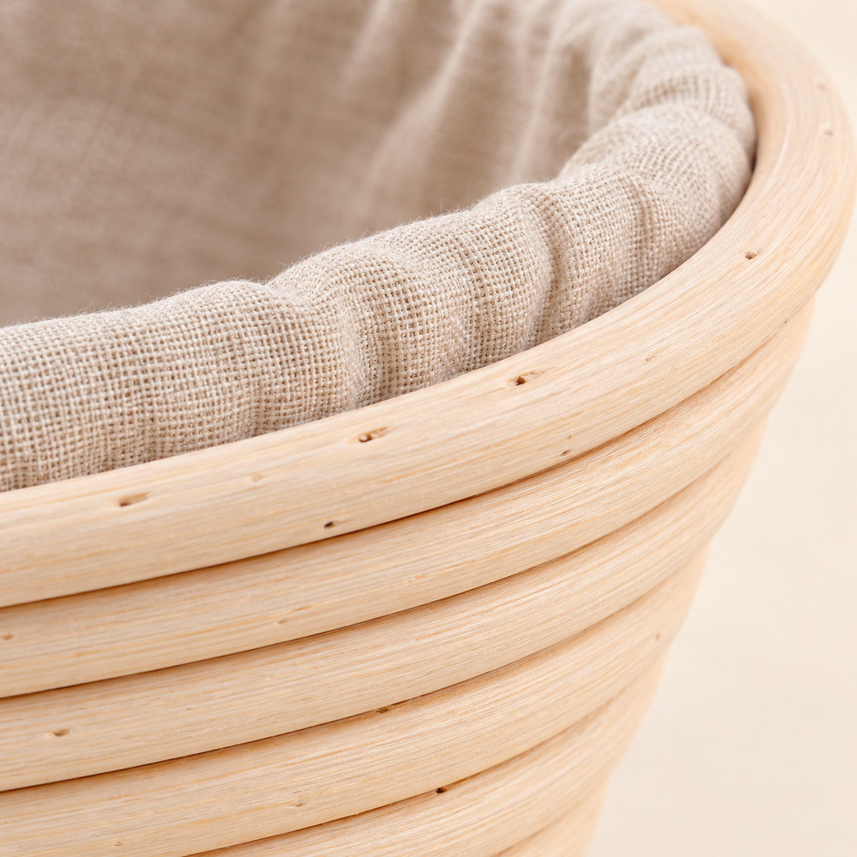 Oval proving basket with liner, material detail