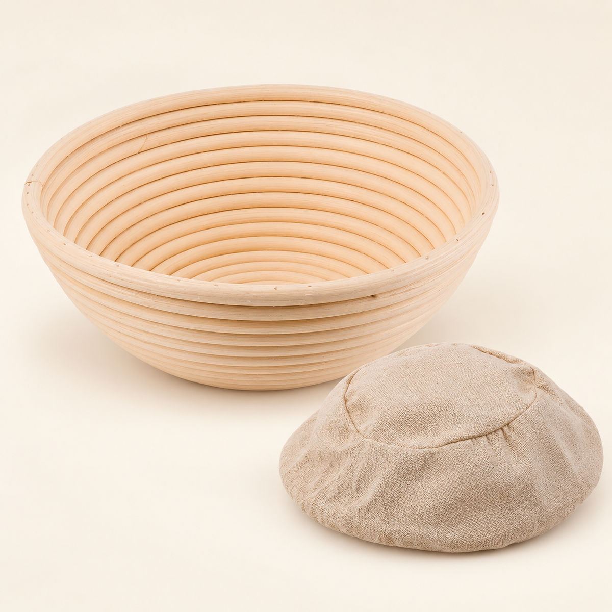 Round proving basket with liner, another view and included pieces