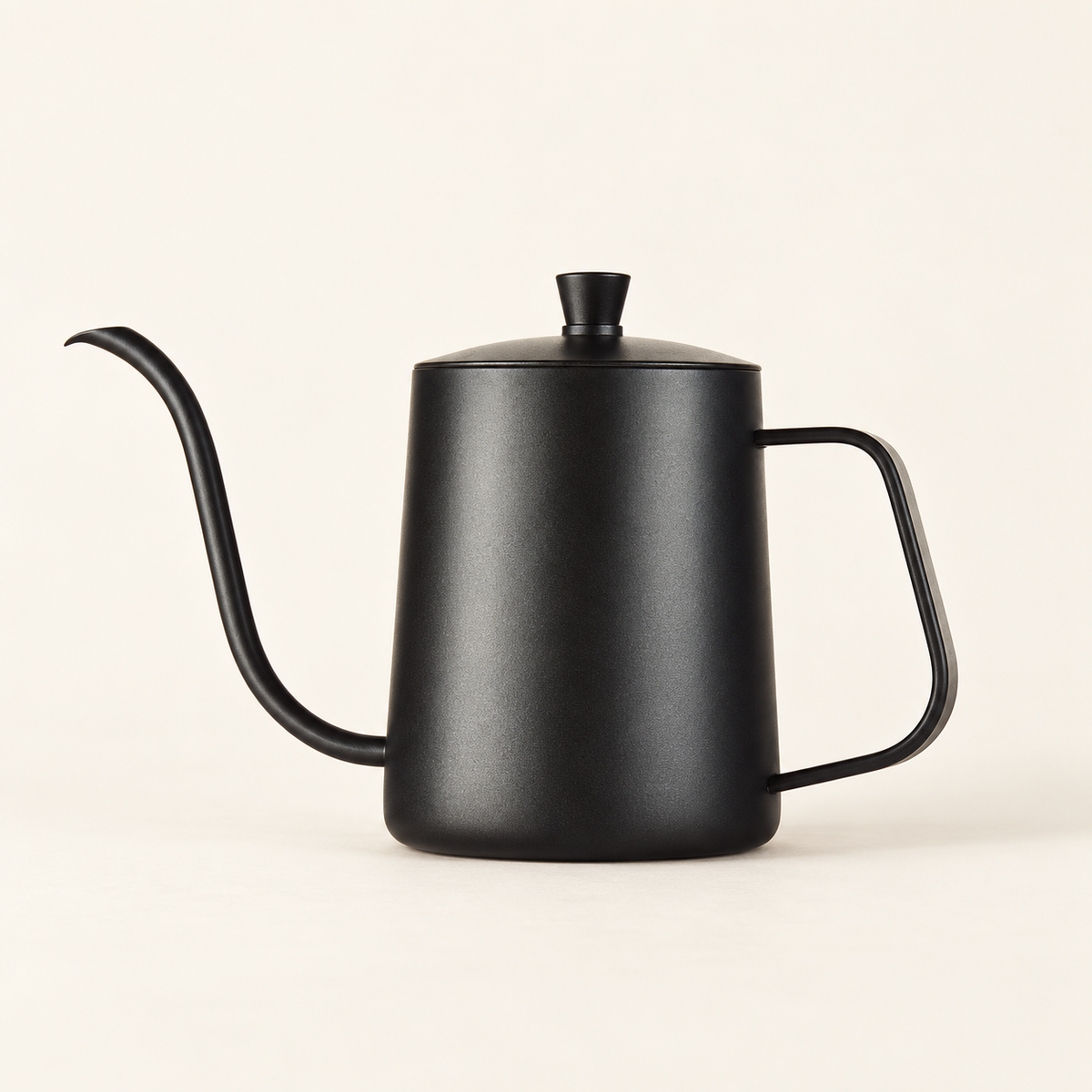 Gooseneck pouring kettle, 600 ml in the cream studio